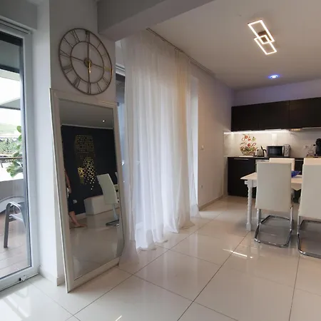 Basic Mansion + Gostinjska kuća 4*