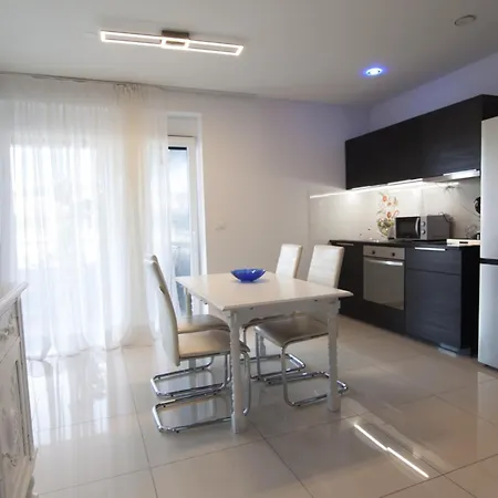 Gostinjska kuća Basic Mansion + Sibenik