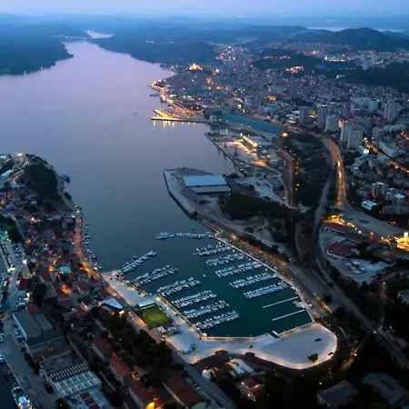 Basic Mansion Гостевой дом Шибеник