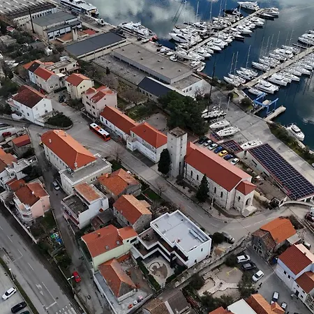 Gostinjska kuća Basic Mansion + Sibenik
