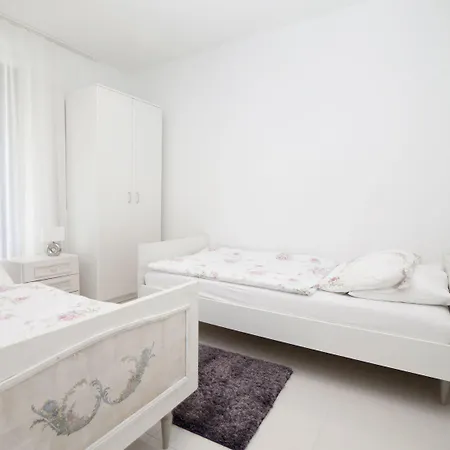Basic Mansion With Swimming Pool & Free Parking 4*