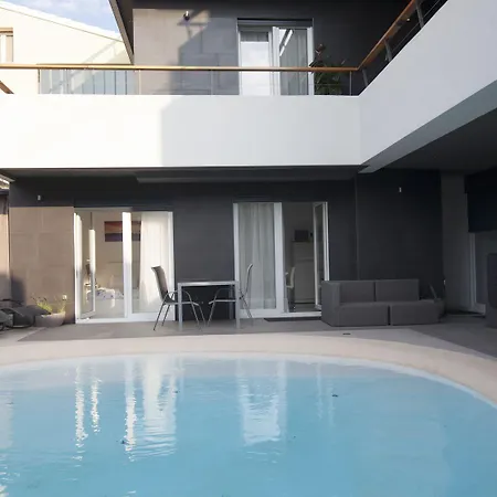 Basic Mansion Plus With Swimming Pool & Free Parking Guest house