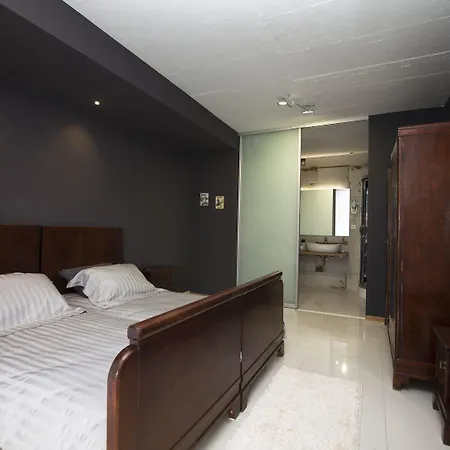Guest house Basic Mansion Plus With Swimming Pool & Free Parking 4*