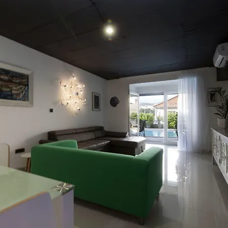 Basic Mansion Plus With Swimming Pool & Free Parking 4*
