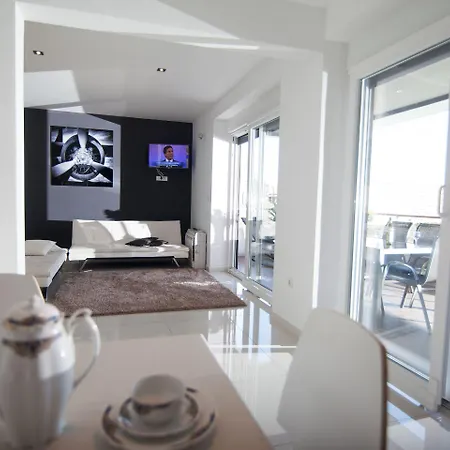 Basic Mansion Гостевой дом Шибеник