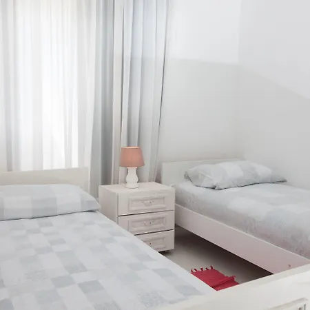 Guest house Basic Mansion Plus With Swimming Pool & Free Parking 4*