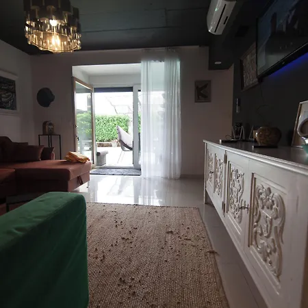 Basic Mansion Plus With Swimming Pool & Free Parking