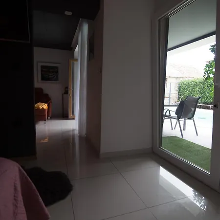 招待所 Basic Mansion 4*