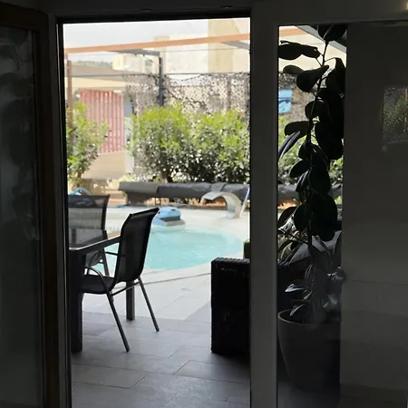 Basic Mansion Plus With Swimming Pool & Free Parking 4*