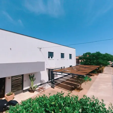Basic Mansion Plus With Swimming Pool & Free Parking 4*