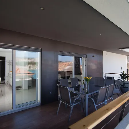 Basic Mansion Plus With Swimming Pool & Free Parking Guest house