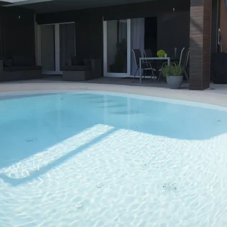 Πανσιόν Basic Mansion With Swimming Pool & Free Parking Σίμπενικ