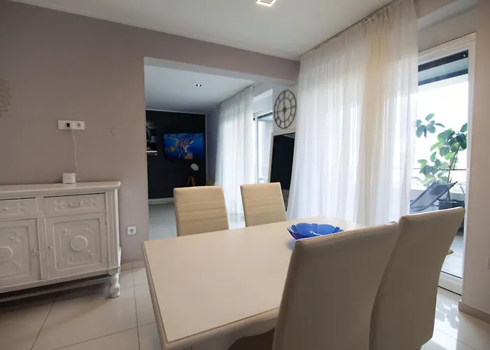 Basic Mansion 招待所 希贝尼克