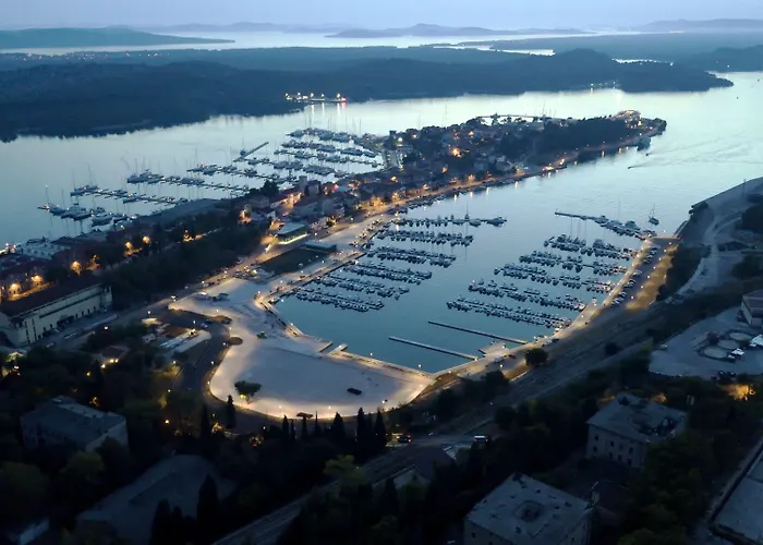 Basic Mansion 招待所 4*