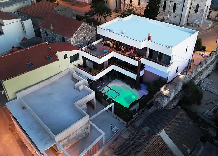 Basic Mansion Vendégház 4*