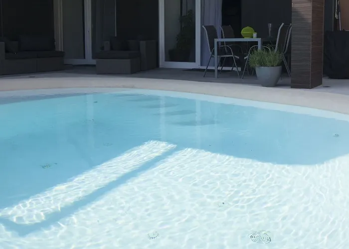 招待所 Basic Mansion 希贝尼克